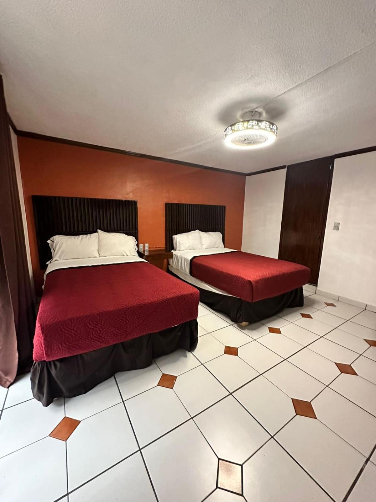 Hotel Zapotlan Ciudad Guzman Exterior photo