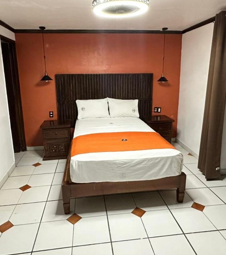 Hotel Zapotlan Ciudad Guzman Exterior photo