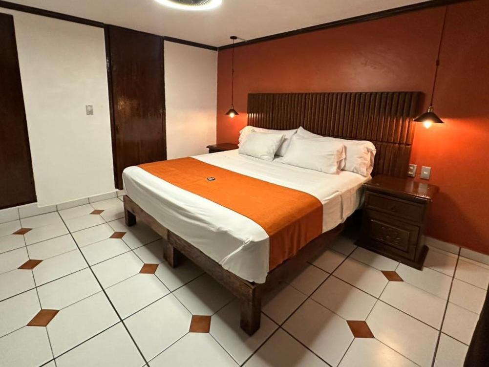 Hotel Zapotlan Ciudad Guzman Exterior photo